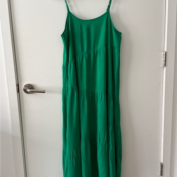 Elegant Green Spaghetti Strap Dress - Picture 3 of 3